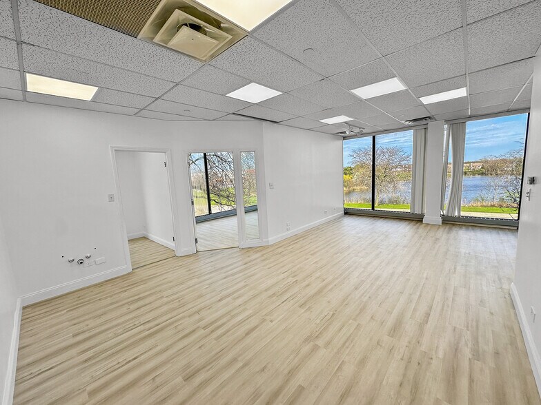 More Photos Of 62 Orland Square Dr, Orland Park Office For Sale