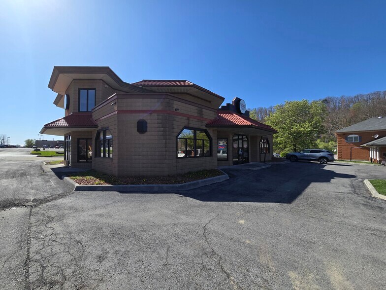 More Photos Of 504 Commerce Dr, Bluefield Office For Sale