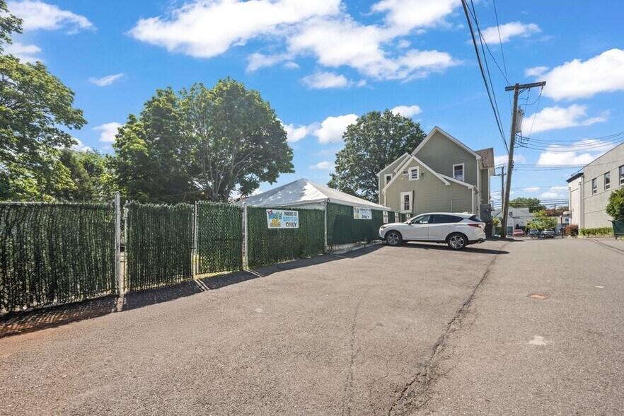 More Photos Of 585 Forest Ave, Staten Island Restaurant For Sale