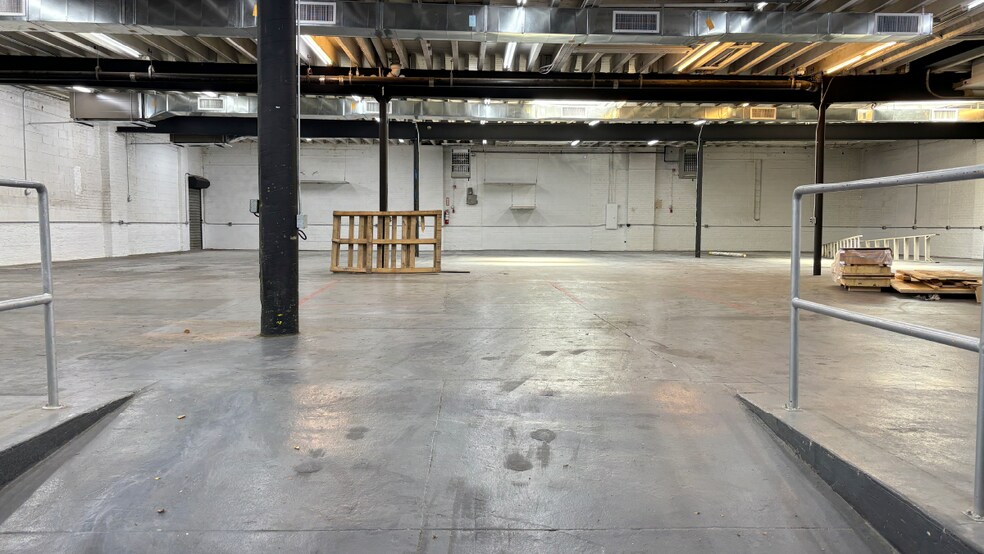 More Photos Of 115-117 Banker St, Brooklyn Showroom For Lease