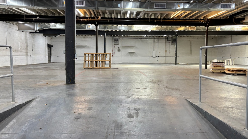 More Photos Of 115-117 Banker St, Brooklyn Showroom For Lease