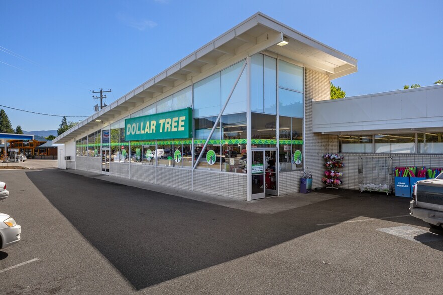 More Photos Of 1200 NW 6th St, Grants Pass General Retail For Sale