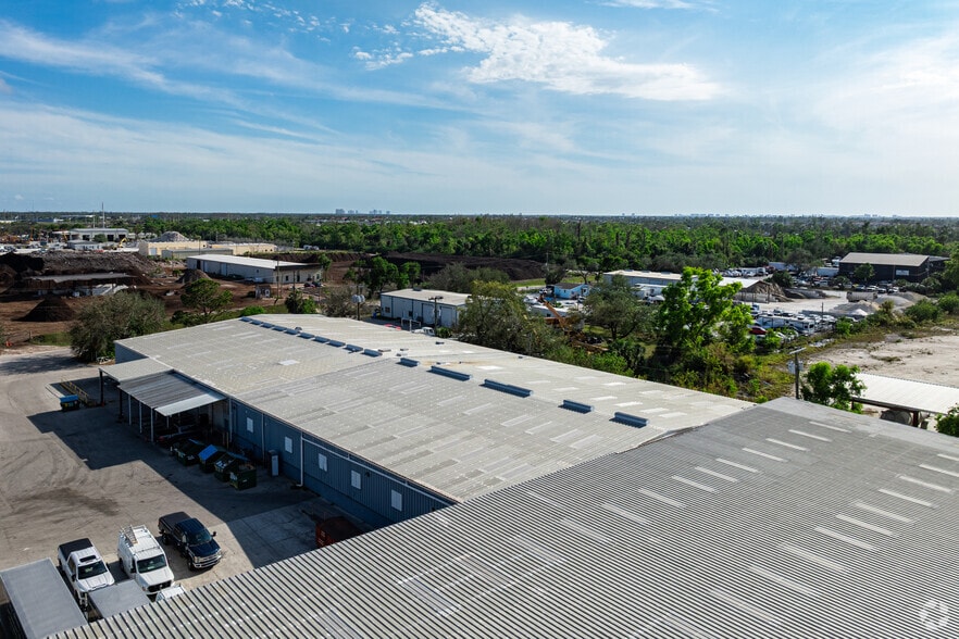 More Photos Of 6295 Thomas Rd, Fort Myers Warehouse For Lease