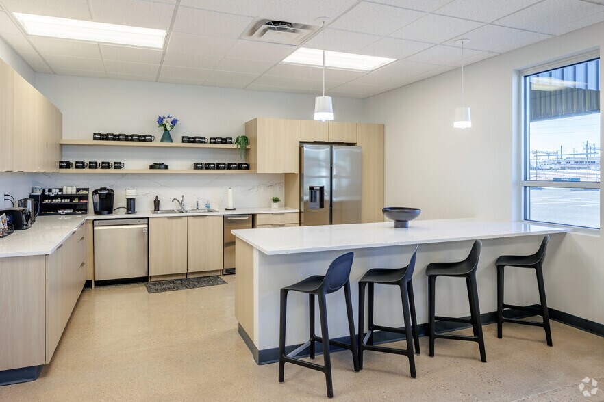 More Photos Of 5180 Fox St, Denver Warehouse For Lease