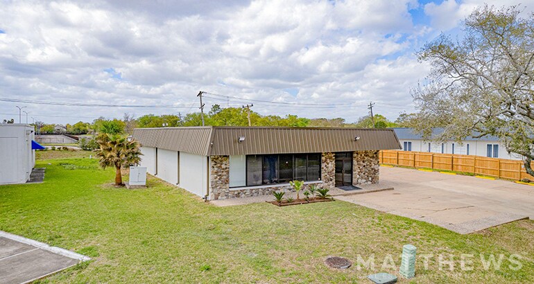 Primary Photo Of 16628 Sea Lark Rd, Houston Flex For Lease