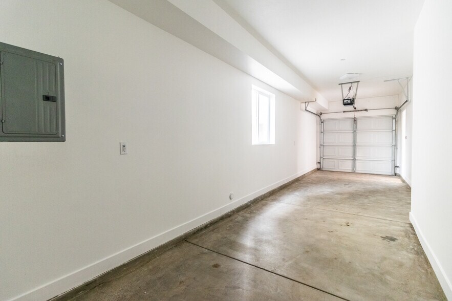 More Photos Of 1818 Thurman Ave, Los Angeles Apartments For Sale