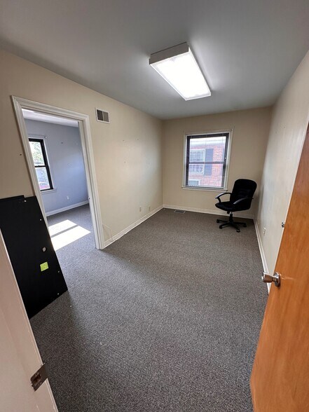More Photos Of 23 Erlanger Rd, Erlanger Office Residential For Lease