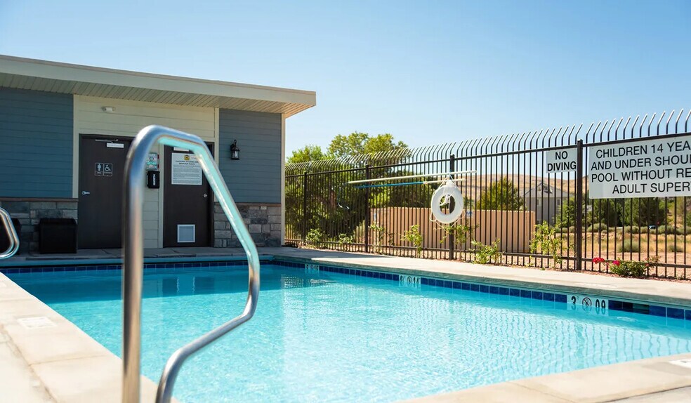 More Photos Of 1167 W 80 S, Hurricane Hotel For Sale