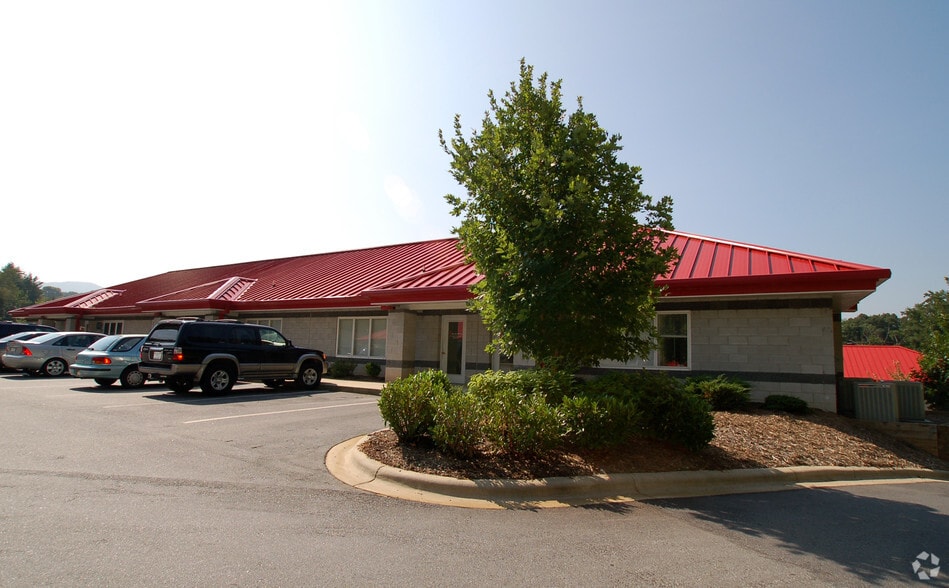 More Photos Of 1070 Tunnel Rd, Asheville General Retail For Lease