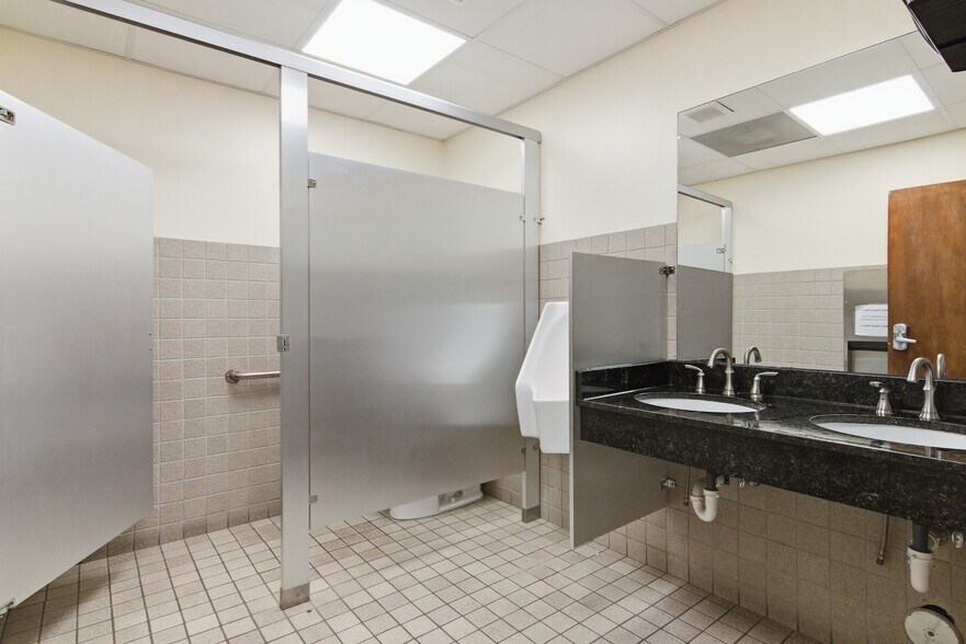 More Photos Of 1640 W Oakland Park Blvd, Fort Lauderdale Office For Sale