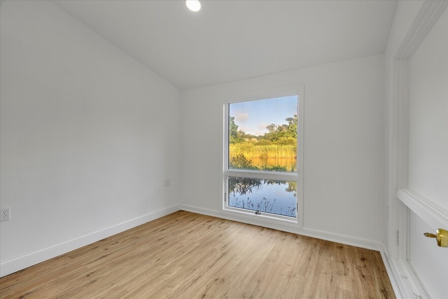 More Photos Of 307 Falmouth Rd, Hyannis Office For Sale