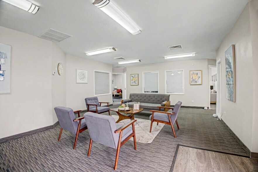 More Photos Of 555 W University Dr, Mesa Office For Lease