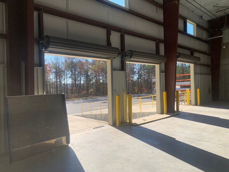 More Photos Of 240 Wes Walker Memorial Dr, Ball Ground Warehouse For Lease
