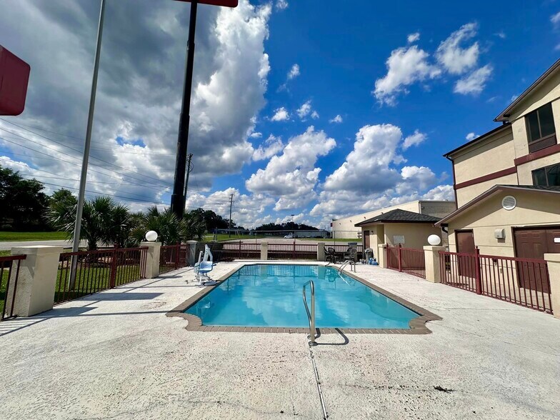 More Photos Of 5635 Tillmans Corner Pky, Theodore Hotel For Sale