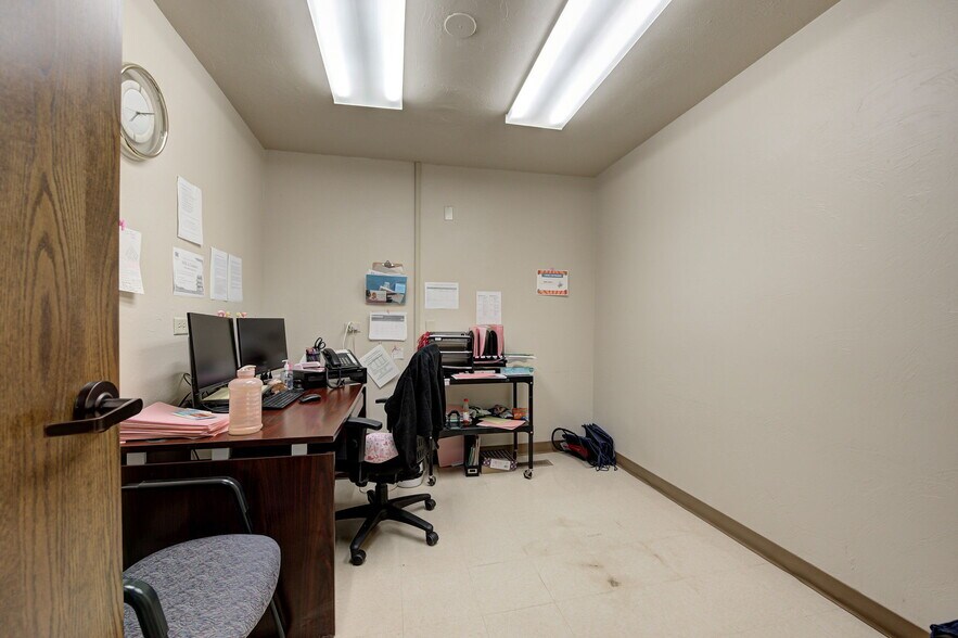 More Photos Of 3530 N MacArthur Blvd, Oklahoma City Medical For Sale