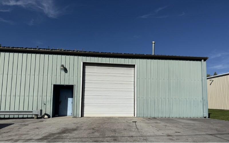 More Photos Of 1915 MacArthur Rd, Waukesha Manufacturing For Lease