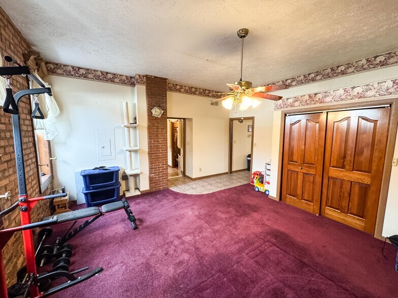 More Photos Of 203 W Madison St, Pontiac Storefront Retail Residential For Sale