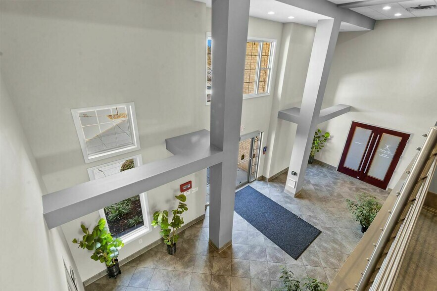 More Photos Of 10412 Allisonville Rd, Fishers Office For Sale