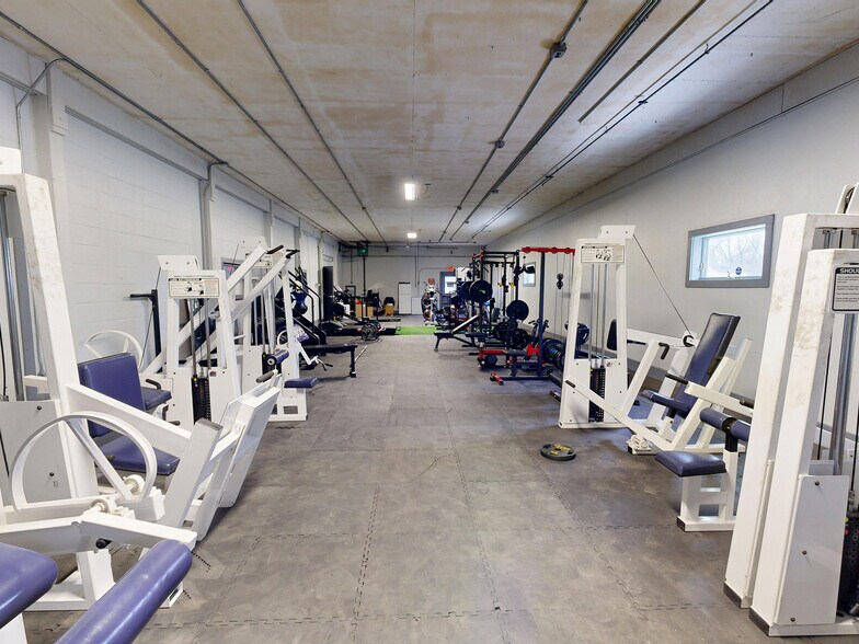 More Photos Of 2505 Avonia Rd, Fairview Warehouse For Lease