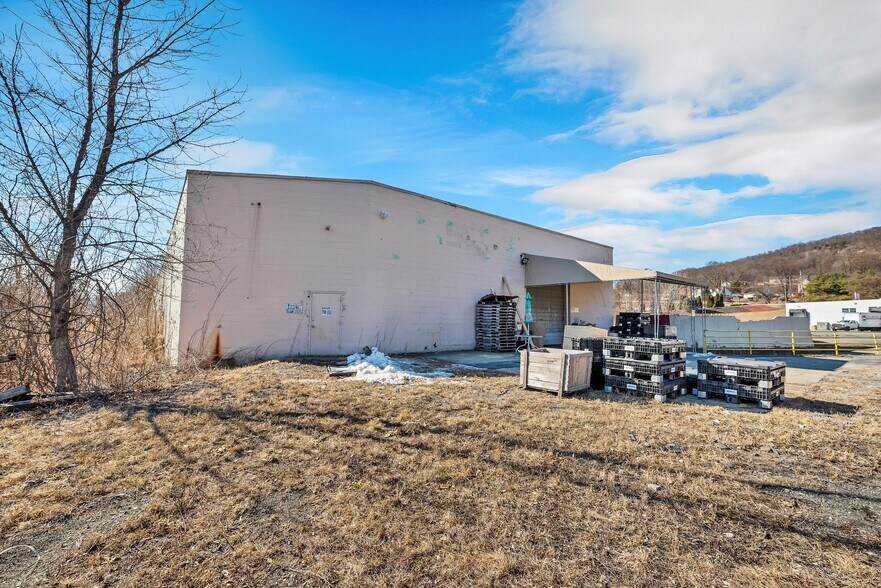 More Photos Of 110 Industrial Rd, New Windsor Township Warehouse For Lease