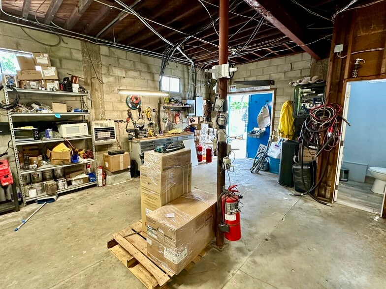 More Photos Of 414 W 9th St, Sanford Office For Sale