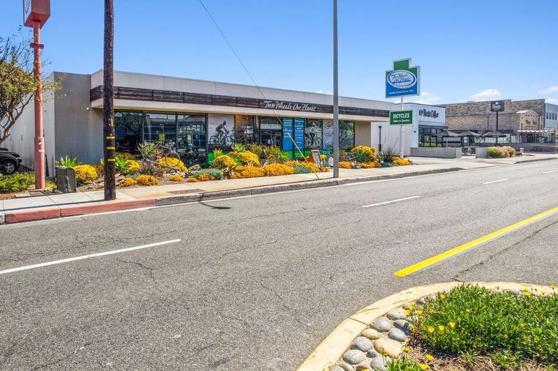 More Photos Of 420 E 17th St, Costa Mesa Freestanding For Lease