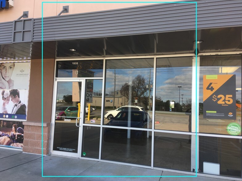 More Photos Of 1535 Spring Cypress Rd, Spring Storefront For Lease