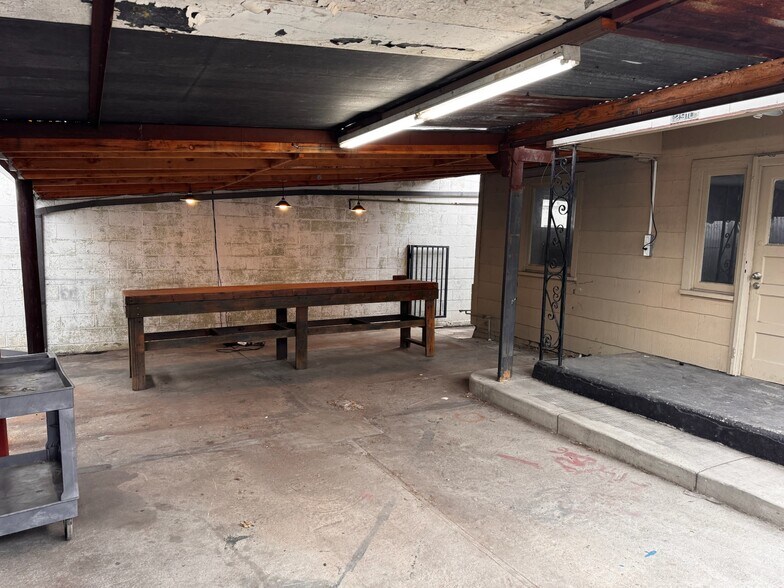 More Photos Of 2910 Denby Ave, Los Angeles Manufacturing For Lease