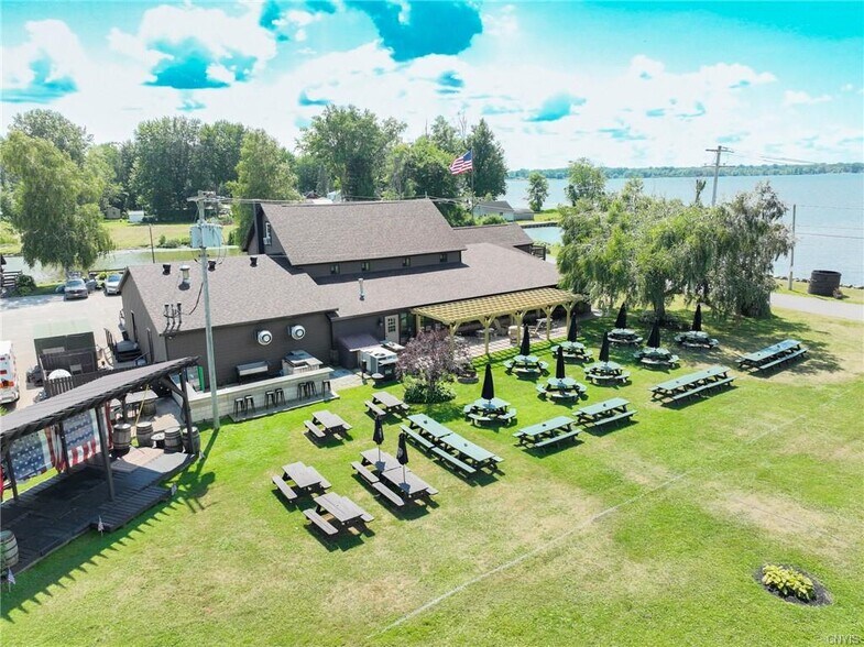 Primary Photo Of 6266 Lakeshore Rd, Verona Beach Restaurant For Sale