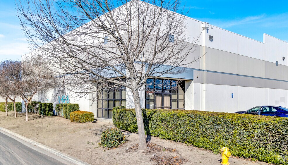 More Photos Of 819 Mariposa Rd, Modesto Distribution For Lease