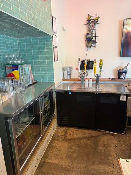 More Photos Of 40 El Camino, Fresno Storefront For Lease