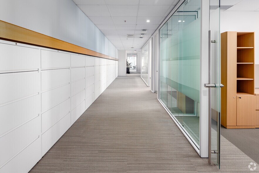 More Photos Of 333 Bay St, Toronto Office For Sale