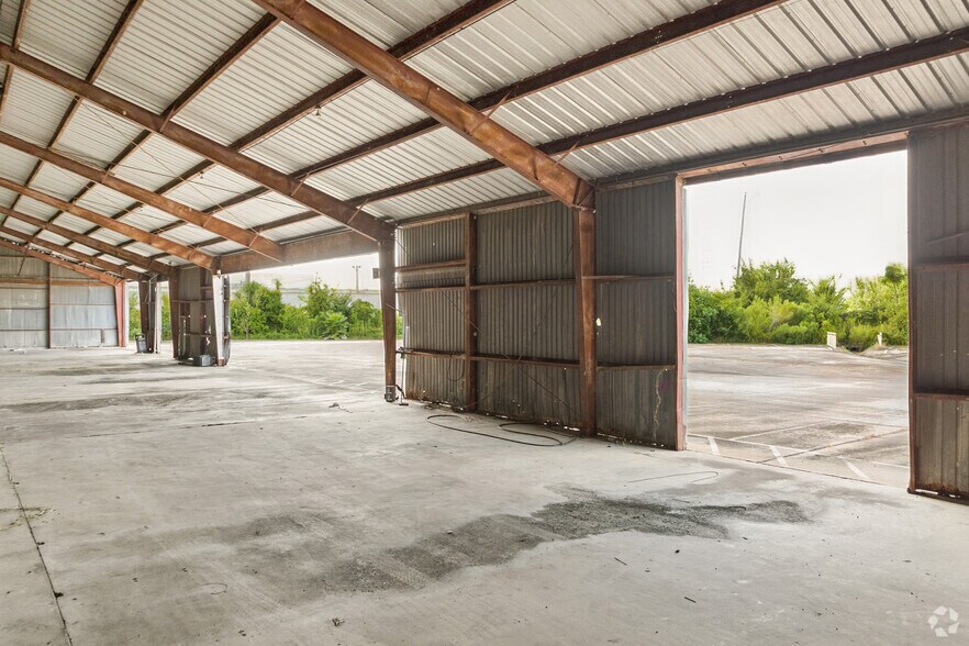 More Photos Of 4812 Gulf Fwy, Houston Warehouse For Sale