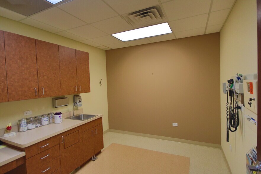 More Photos Of 10741-10745 W 165th St, Orland Park Office For Sale