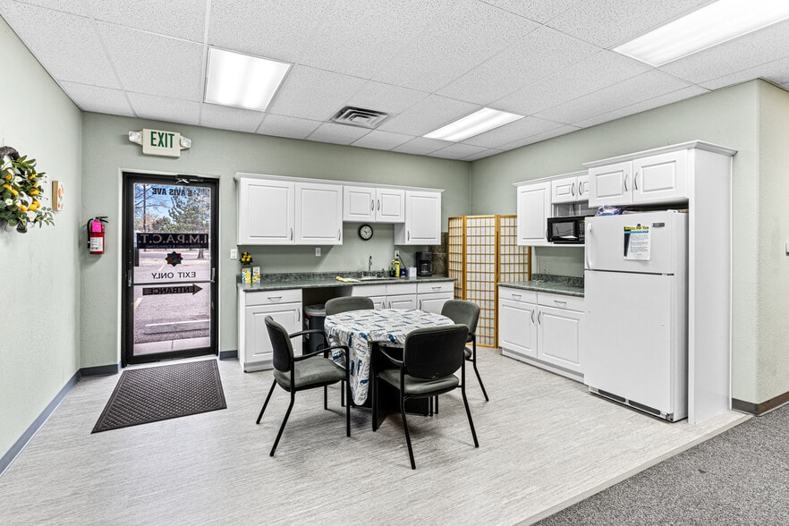 More Photos Of 4 Avis Ave, Pueblo Office For Lease