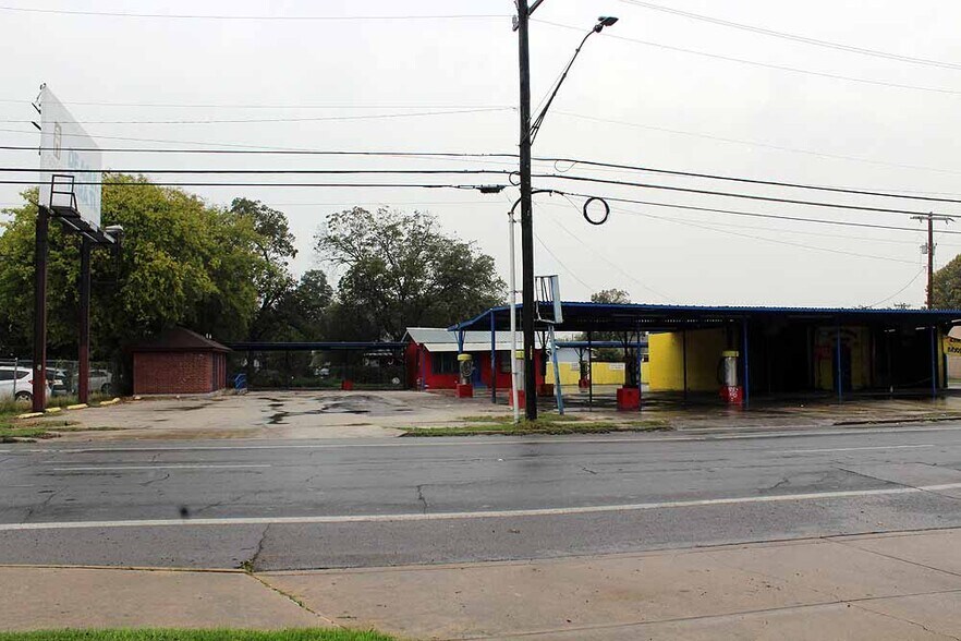 More Photos Of 2203 W Commerce St, San Antonio Specialty For Sale