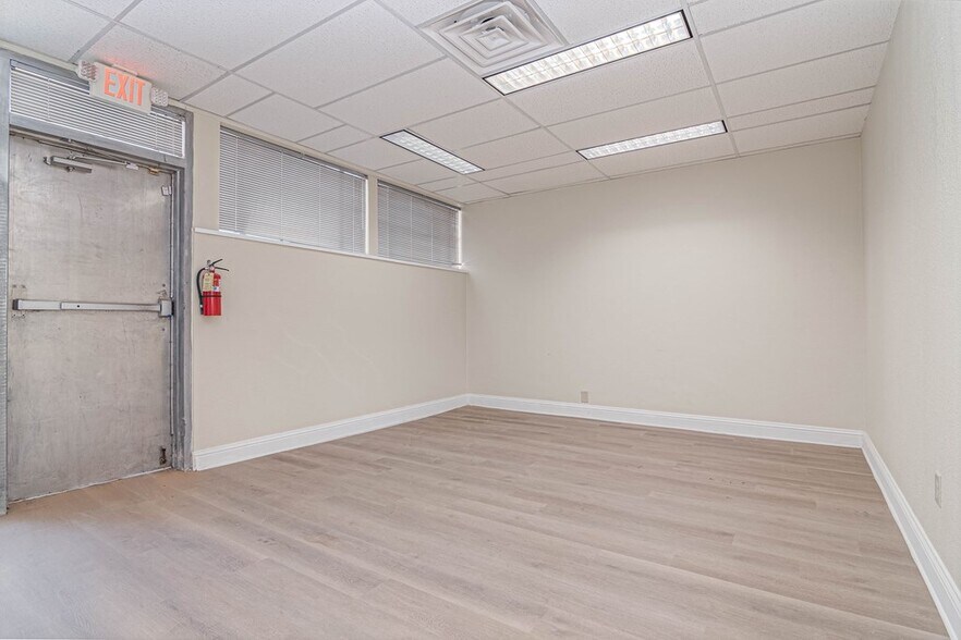 More Photos Of 200 W Illinois Ave, Midland Office For Sale