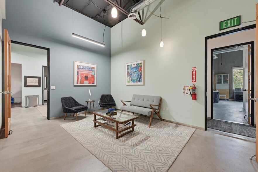 More Photos Of 8495 Redwood Creek Ln, San Diego Manufacturing For Sale