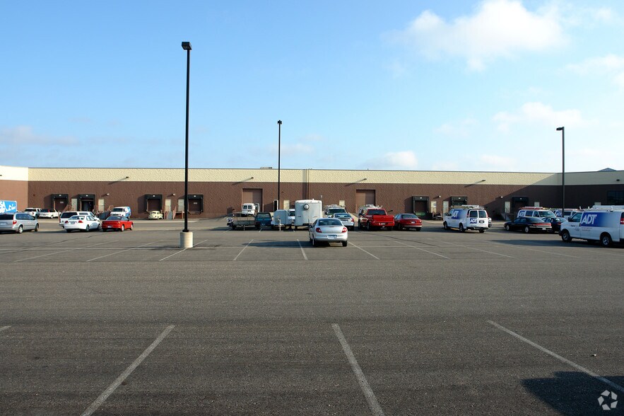 More Photos Of 5910 Rice Creek Pky, Shoreview Showroom For Lease