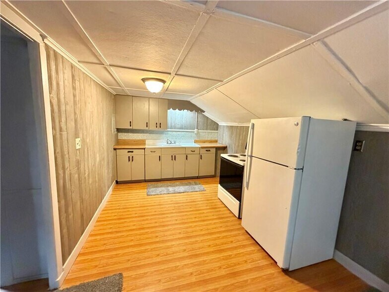 More Photos Of 35 Eaton Ave, Norwich Apartments For Sale