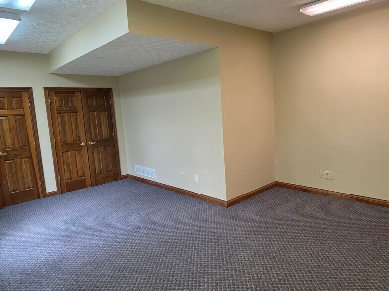 More Photos Of 386 Meridian Parke Ln, Greenwood Medical For Lease
