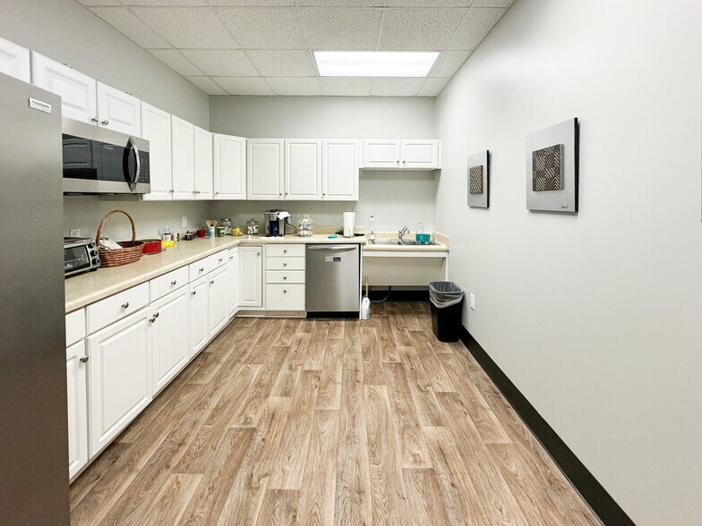 More Photos Of 7208 Falls of Neuse Rd, Raleigh Office For Lease