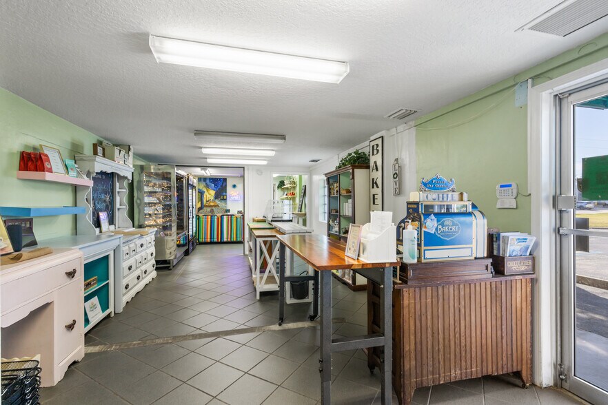 More Photos Of 875 Creel St, Melbourne Warehouse For Lease
