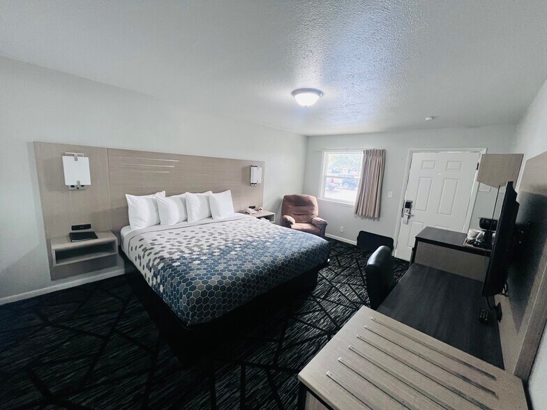 More Photos Of 1210 A Ave E, Oskaloosa Hotel For Sale
