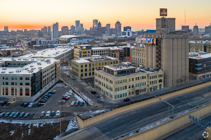 More Photos Of 1037 W McKinley Ave, Milwaukee Loft Creative Space For Lease