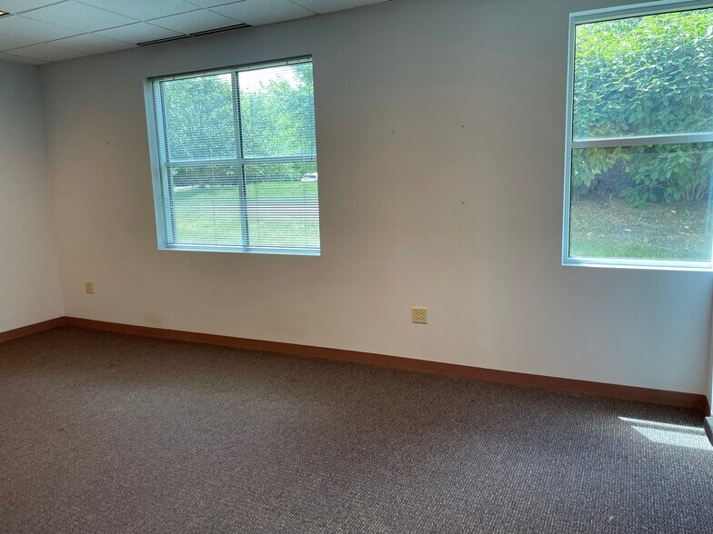 More Photos Of 7055 High Grove Blvd, Burr Ridge Medical For Lease