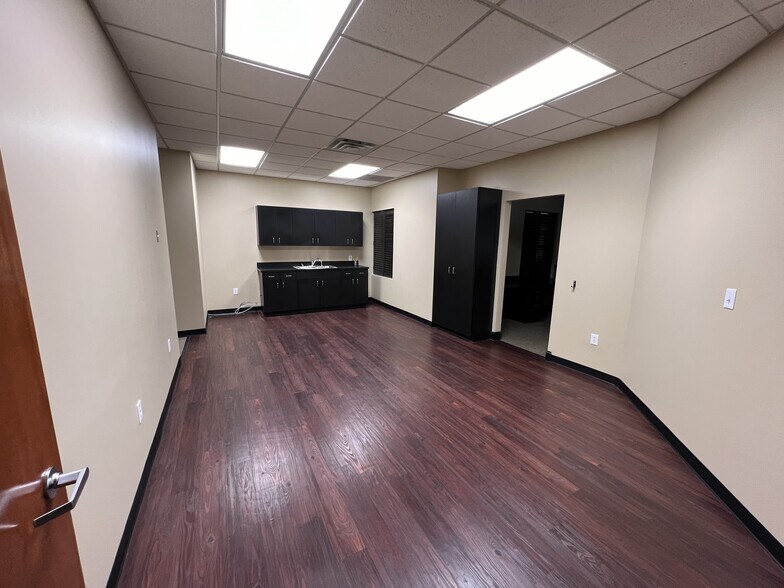 More Photos Of 165-181 Cahaba Valley Pky, Pelham Office For Lease