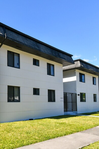 More Photos Of 17150 NE 23rd Ave, North Miami Beach Apartments For Sale