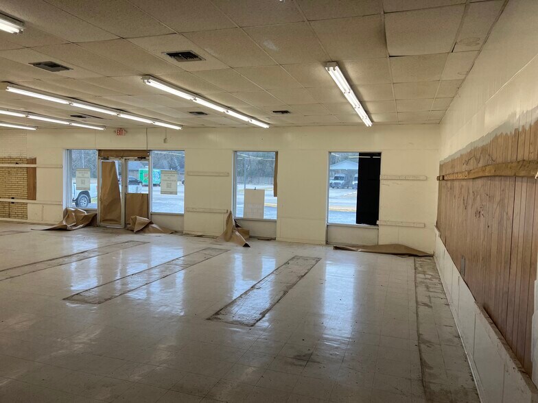 More Photos Of 221 W Summers Dr, Abbeville Auto Repair For Lease