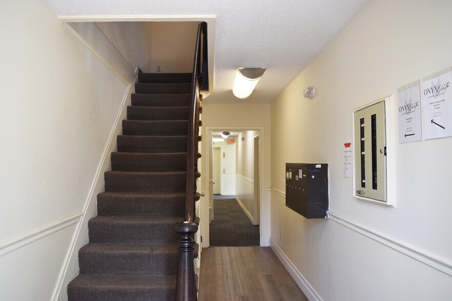 More Photos Of 1216 Farmington Ave, West Hartford Office For Sale